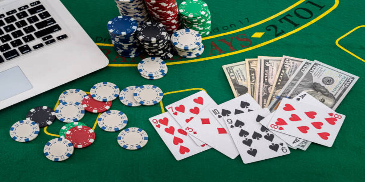 You are currently viewing De débutant à pro : Comment progresser rapidement au poker en ligne ?
